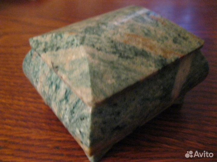 Шкатулка из яшмы