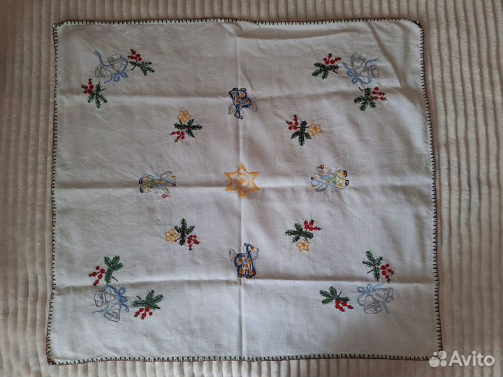 Скатерть с вышивкой