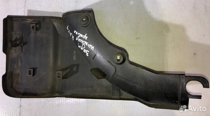 Накладка,молдинг двери багажника(нижн.правый) Toy