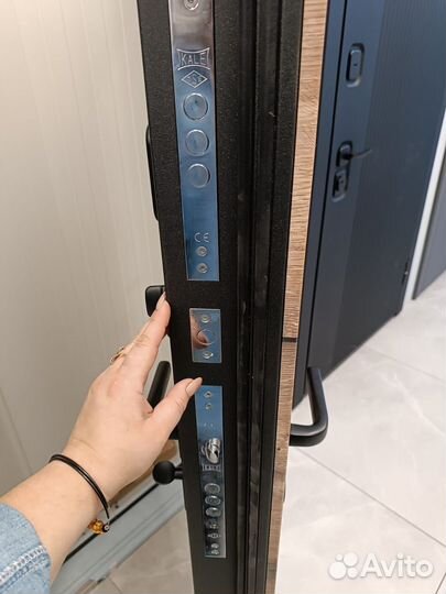 Входная дверь Дуб Вертикаль зеркало