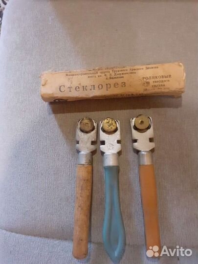 Стеклорез СССР и мастерок для плитки