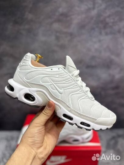 Кроссовки летние Nike Air Tn Plus белые