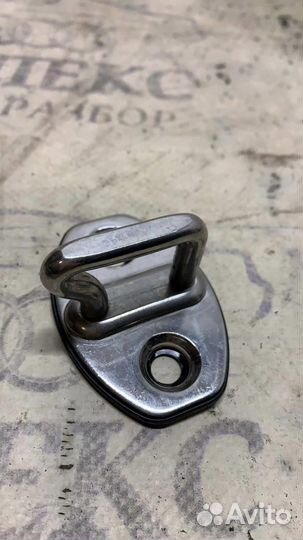 Ответная часть замка двери VW Passat (B7) 2011-20