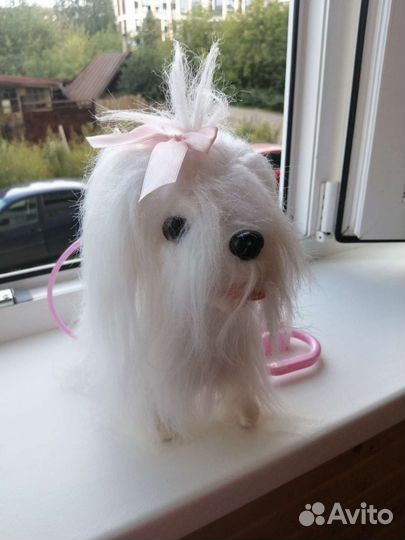 Интерактивная собака на поводке