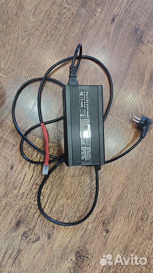 Зарядное li-ion 60v(67.2) 5a