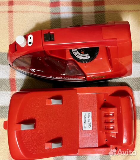 Утюг с отпаривателем (съем.контейнер) Япония