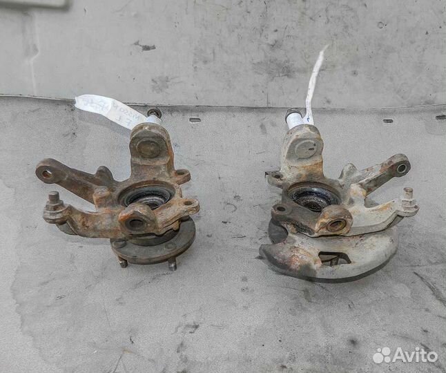 Кулак поворотный левый Nissan Primera P10