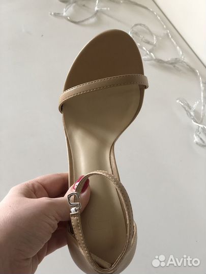 Босоножки LBD