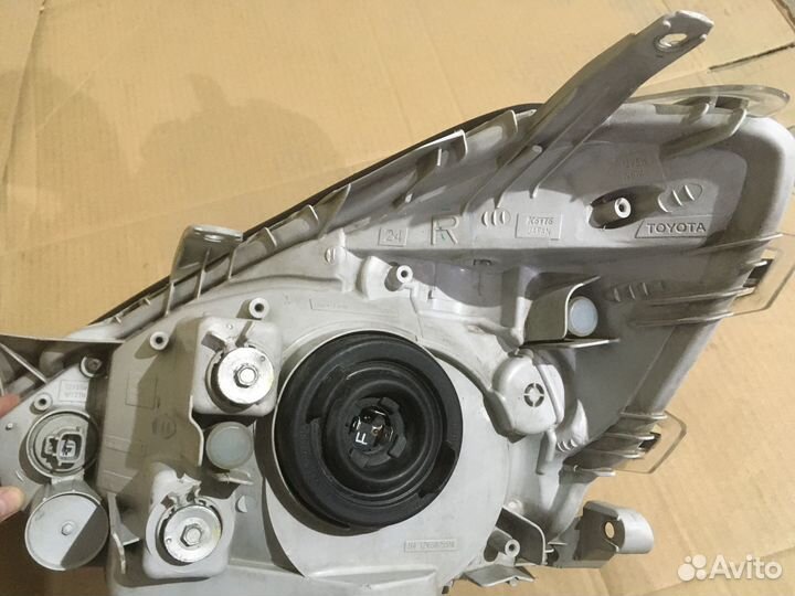 Фара Toyota Allion 2003 zzt 240 передняя правая