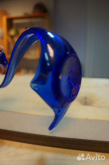 Фигурка лебедь из синего стекла 18,5 см