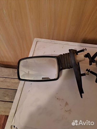 Зеркало заднего вида