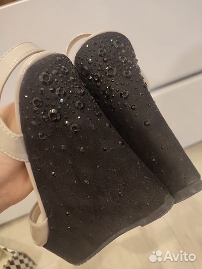 Босоножки на танкетке, 36 размер