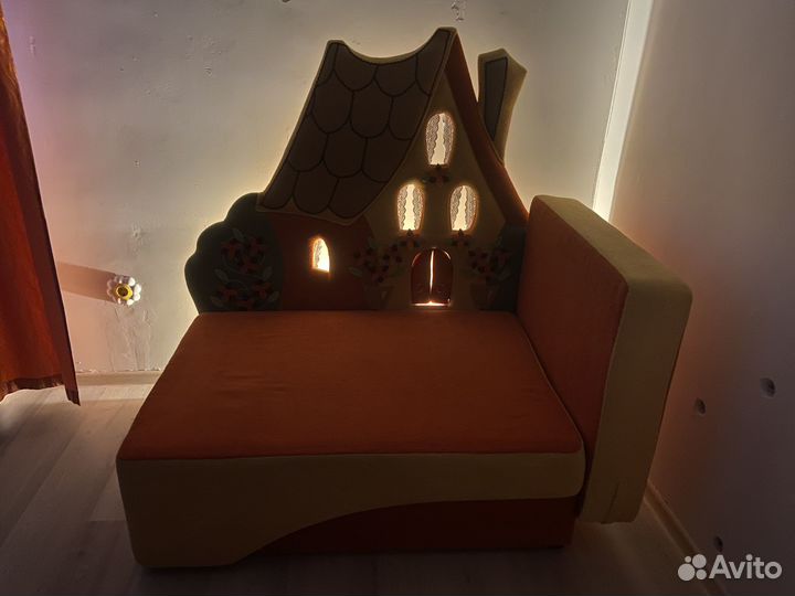 Детская кровать диван с мягкими бортиками