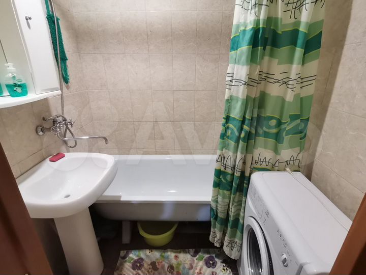 2-к. квартира, 52 м², 1/10 эт.