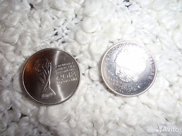 Монеты разные и жетон метрополитена