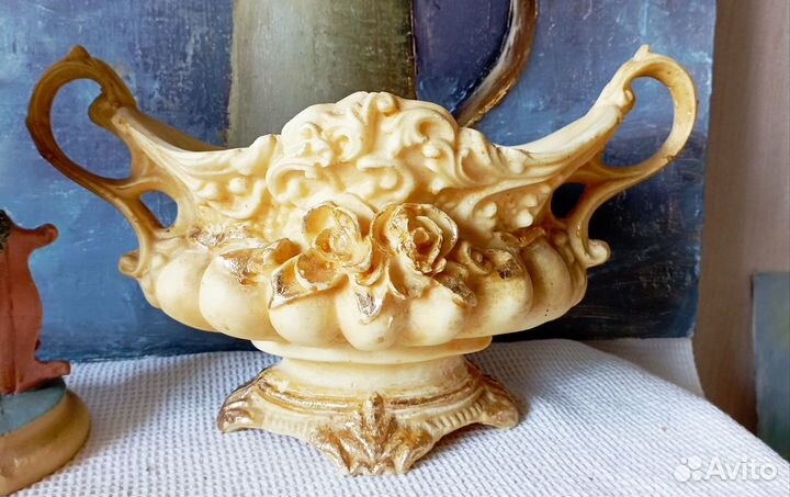 Статуэтка и конфетница под слоновую кость,Коровка