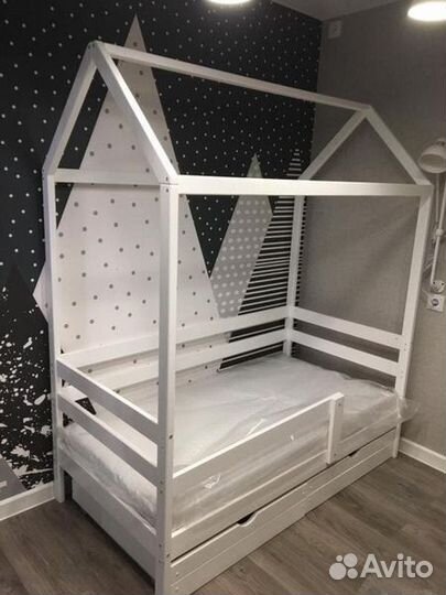 Кроватка домик из натурального дерева от 2х лет вы