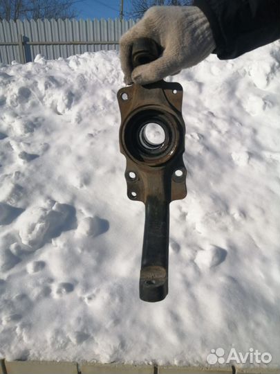 Поворотные кулаки со ступицами