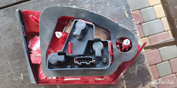 Фонарь задний правый внутренний Volkswagen JettaVI