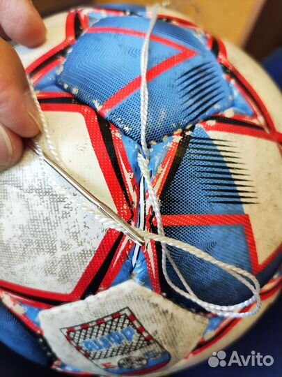 Ремонт футбольных мячей. Сшивка панелей