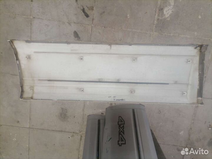 Накладка передней правой двери Ниссан Терано 2