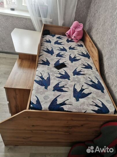 Кровать чердак со столом бу