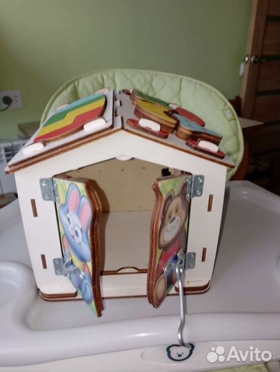 Бизиборд домик со светом в хорошем состоянии