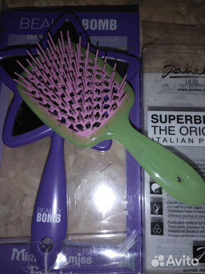 Зеркало и расческа