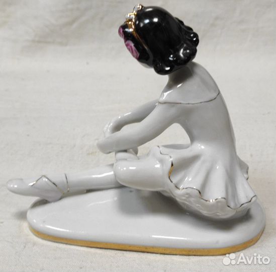 Фарфоровая статуэтка 