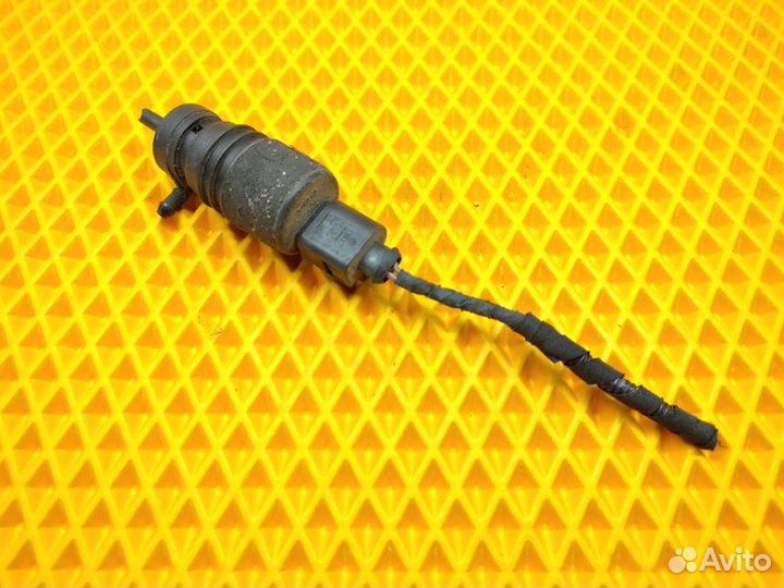 Насос стеклоомывателя Audi A8 D3 4.2 2007