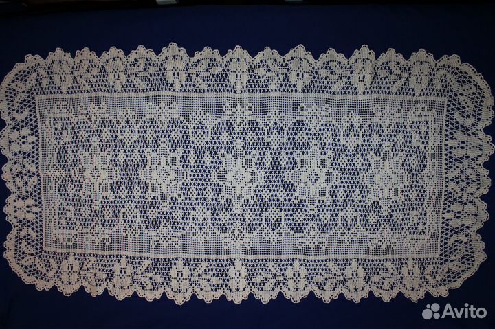 Салфетка-столешница вязаная