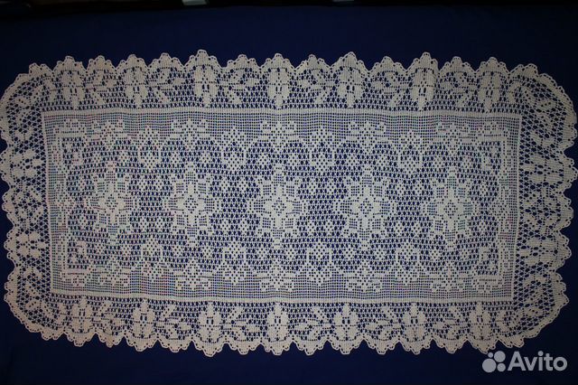 Салфетка-столешница вязаная