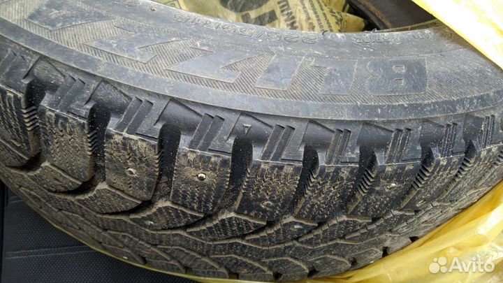 Bridgestone Blizzak Spike-01 225/55 R18