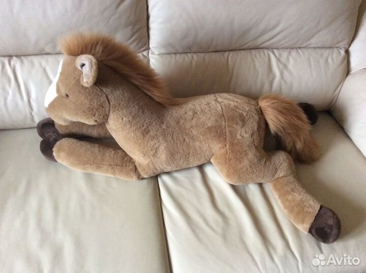 Большая плюшевая лошадка