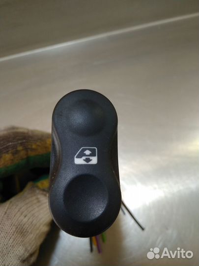 Кнопка стеклоподъемника Renault Sandero 2009 2014