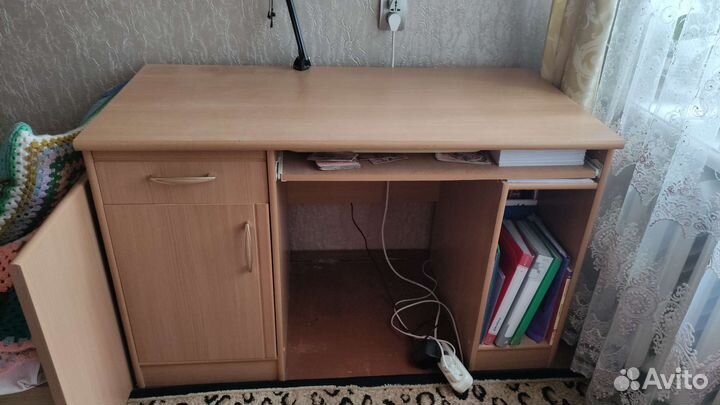 Письменный стол