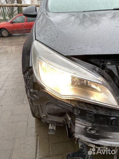 Фара правая на opel astra j