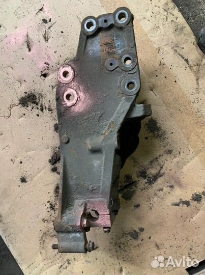 Кронштейн рессоры передний левый Daf Xf 95