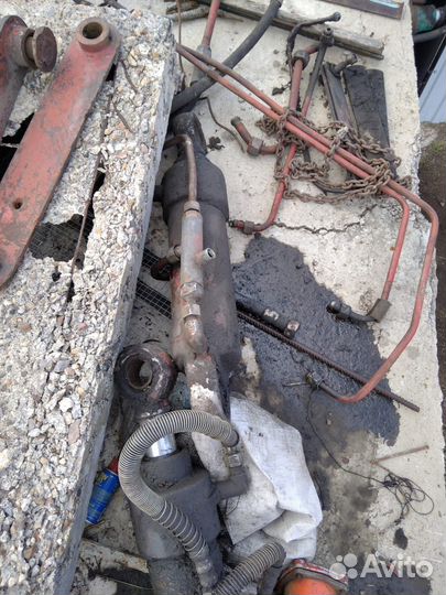 Продам цилиндр и распределитель экскаватора юмз