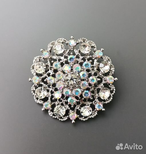 Брошь стильная, красивая