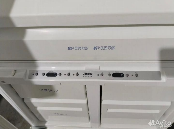 Встраиваемый холодильник Zanussi