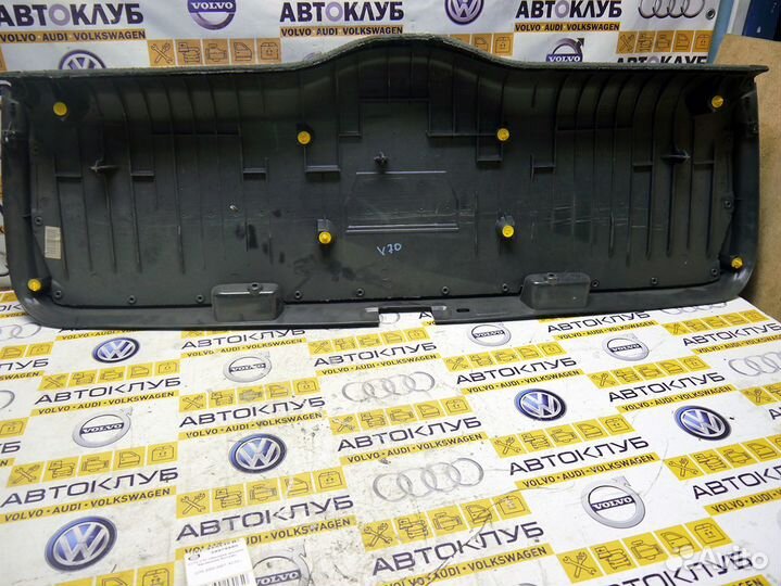 Обшивка крышки багажника Вольво XC70 V70