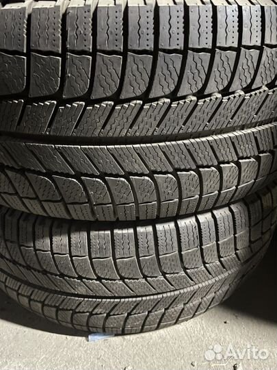 Michelin X-Ice XI3 245/45 R18 100H