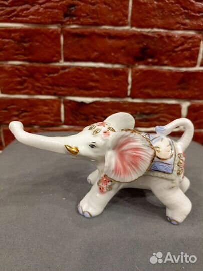 Фарфоровые статуэтки(Слон)