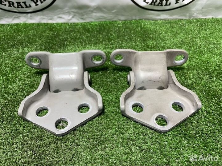 Петля двери багажника Toyota Land Cruiser Prado