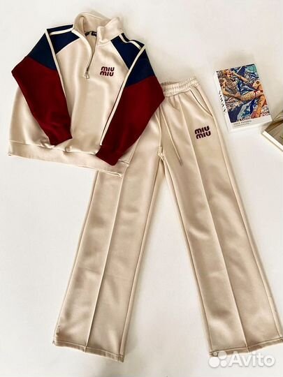 Костюм женский