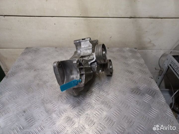 Кронштейн генератора Skoda Octavia A4 1.4 16V MPI