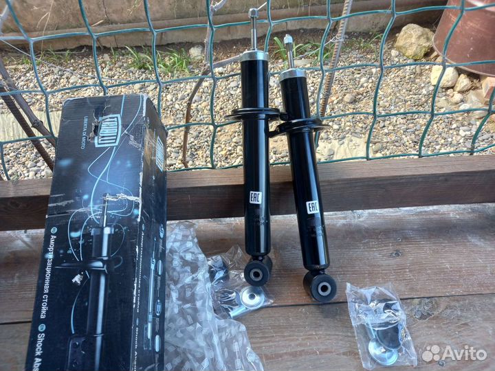 Продам2шт стойки задние ваз 2108 2110