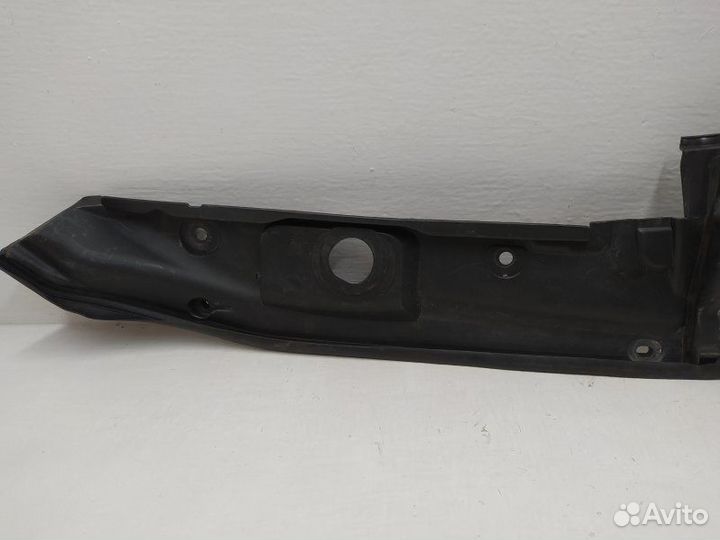 Б/У Накладка декоративная Под капотом, правая