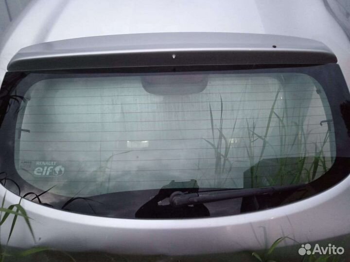 Renault Sandero 1 крышка багажника со стеклом
